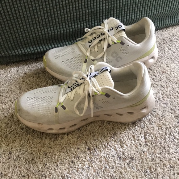 On cloud sneakers - Picture 3 of 7